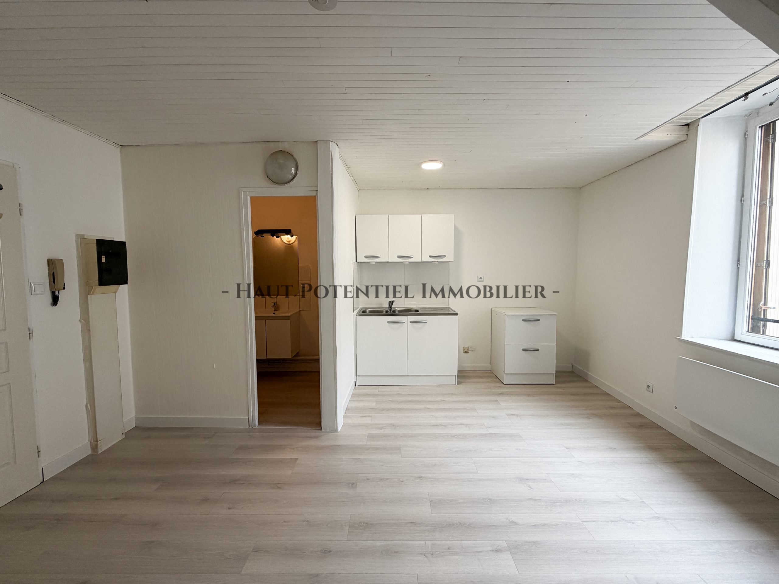 STUDIO 25m2 à SAINT NICOLAS DE PORT